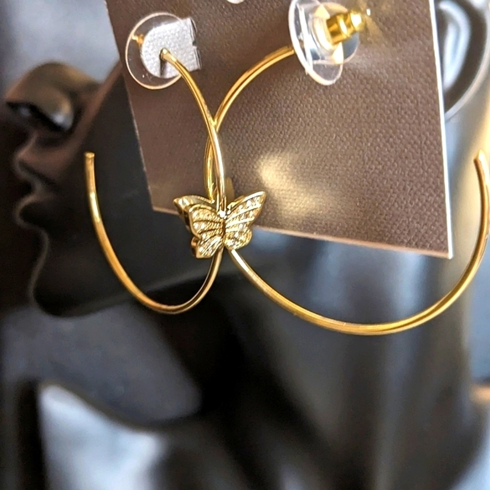 Daisy‎ Fuentes Gold Tone Butterfly Hoops